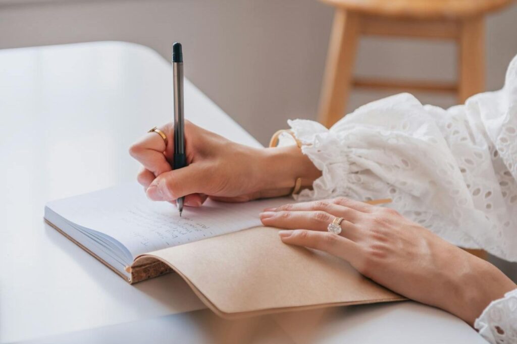 Paper Journaling (The Brain Dump)