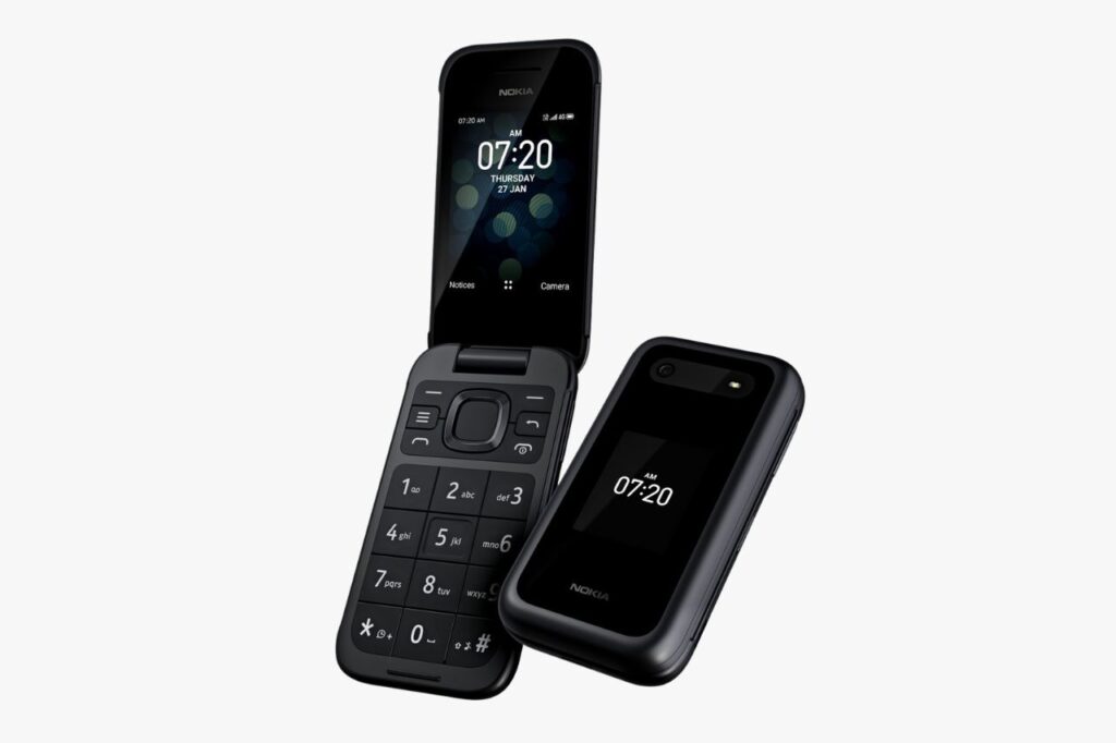 Holding the Nokia 2780 feels familiar
