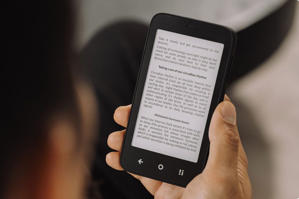 Exploring the De-Googled Mobile Experience