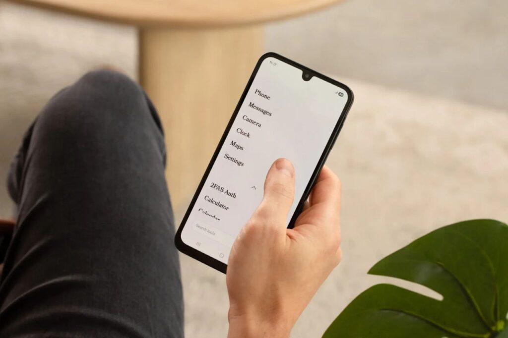 WiseOS powers the Wisephone II