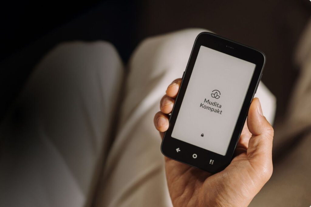 mudita kompakt Design and Build Quality